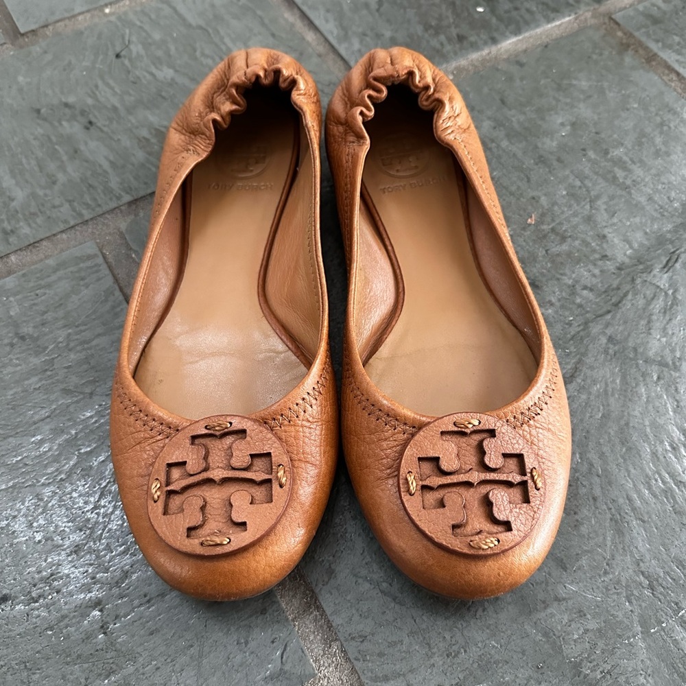 Tory Burch Reva Flats- US 7, Tan Leather
